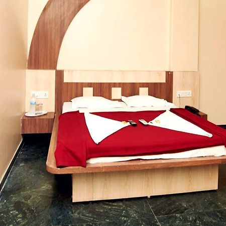 Hotel Three G Shirdi Exterior photo