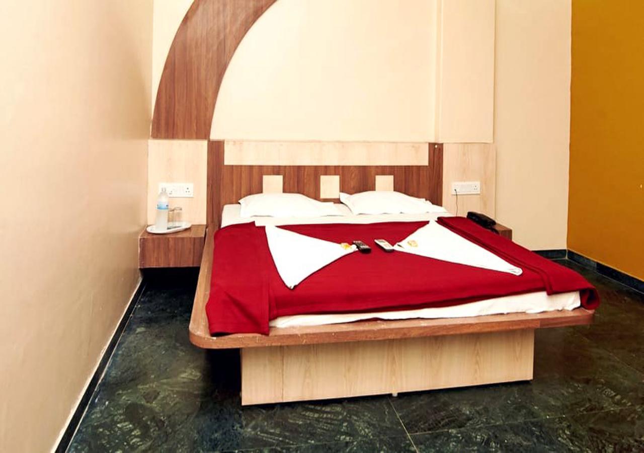 Hotel Three G Shirdi Exterior photo