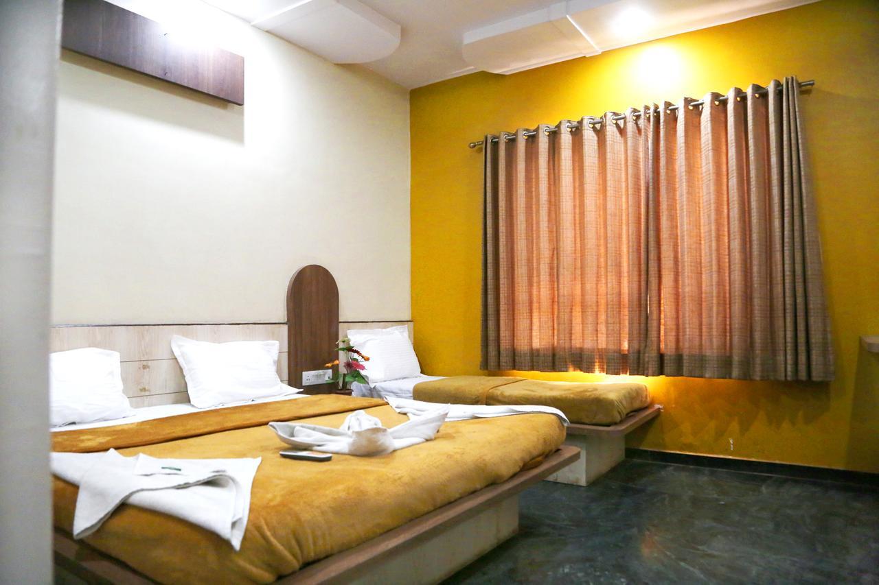 Hotel Three G Shirdi Exterior photo